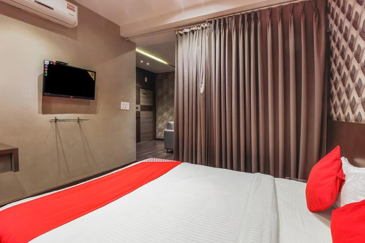 Oyo 26991 Stanza Luxurios Stay Zahirabad Exterior foto