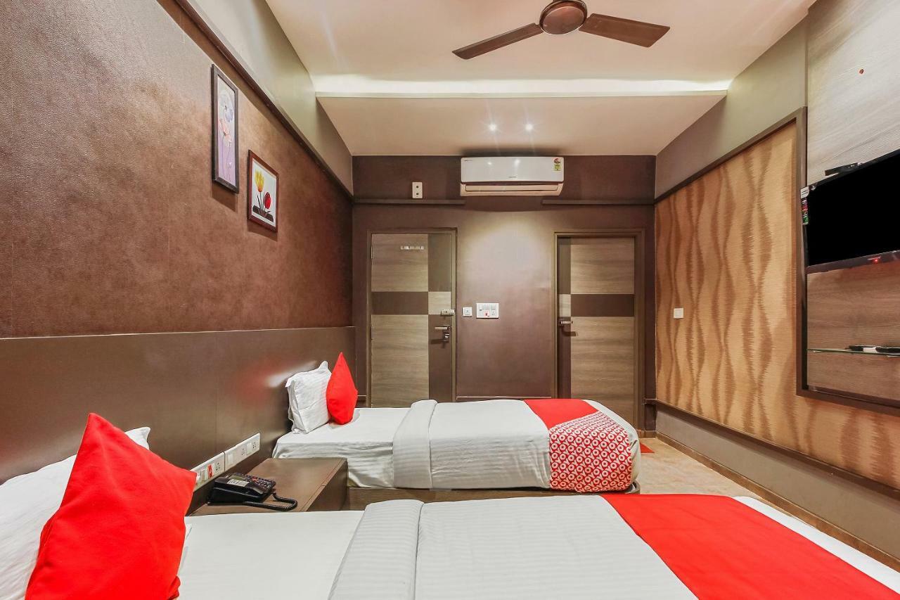 Oyo 26991 Stanza Luxurios Stay Zahirabad Exterior foto